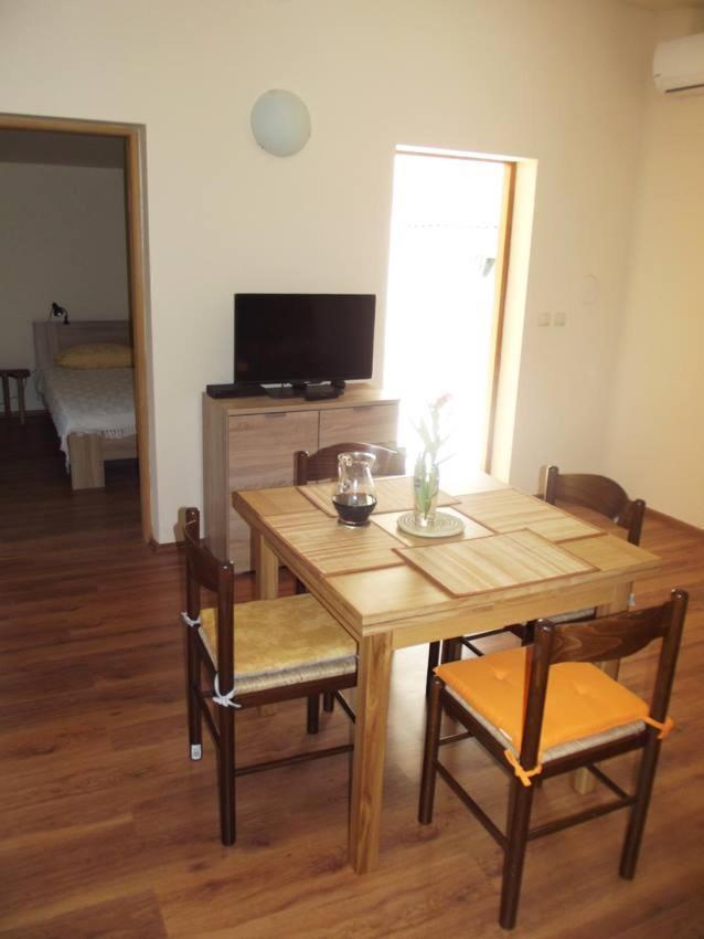 Apartmani Juliska พิโรวัซ ภายนอก รูปภาพ